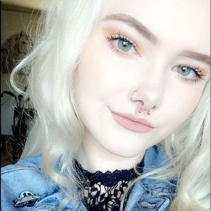 Meet your Posher, Loni